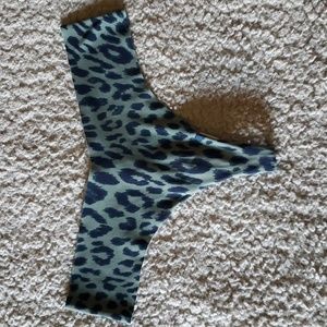 NWOT VS Low Rise V-Cut Seamless Animal Print Thong Panty